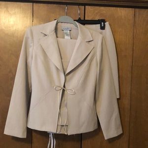 VINTAGE 80’s/90’s Breakin Loose Beige Pinstriped 4-Piece Suit - 6-8